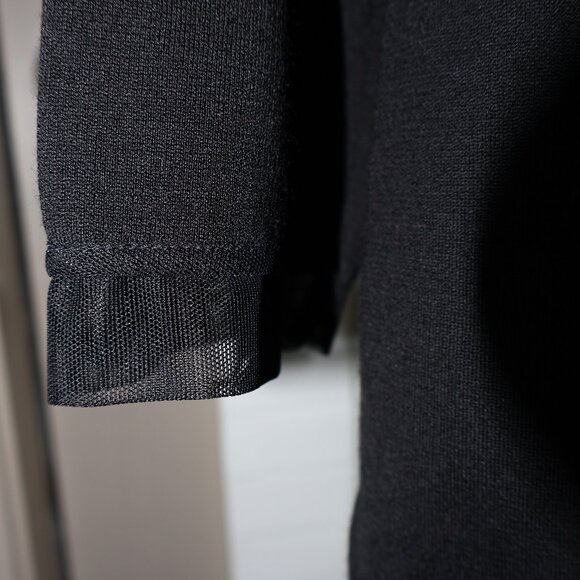 Elegant St. John Black V-Neck Top – Medium - Picture 2 of 7